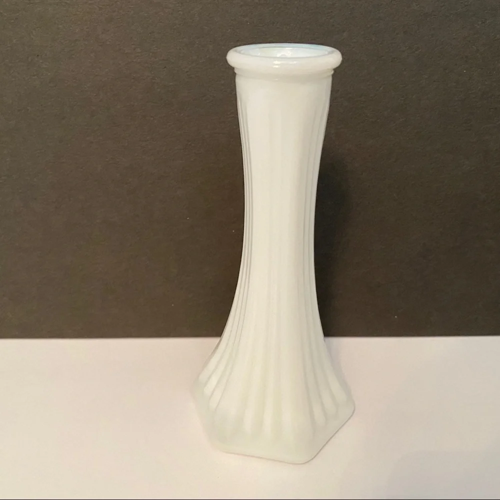 E O BRODY VASE BUD WHITE MILK GLASS 6” VINTAGE HOME ACCENT